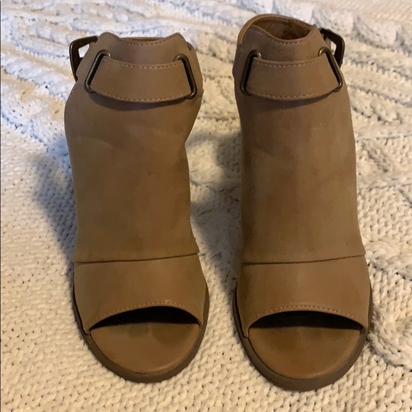 Peep toe high heel booties - Picture 2 of 6